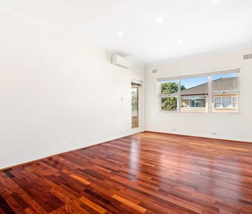 Generous Apartment In An Idyllic Beachside Location - Photo 1