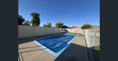 Spacious 4-Bedroom Family Home with Pool and Outdoor Entertaining - Photo 5