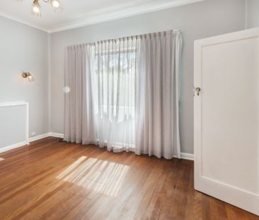 Bright, Friendly & Modern Two Bedroom Home in a Sought-After Location - Photo 1