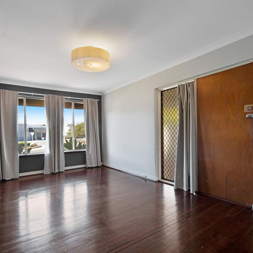 Convenience At Your Doorstep - Photo 1