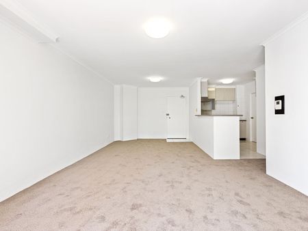 Renovated two bedroom apartment with Parking - Photo 2