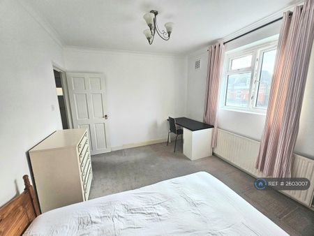 2 bedroom flat to rent - Photo 4