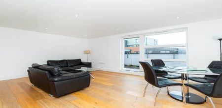 LUXURY 3 BED 2 BATH PORTERED PRIVATE DEVLOPMENT!, 3 Bedroom, 2 bath, 1 reception Flat - Photo 4