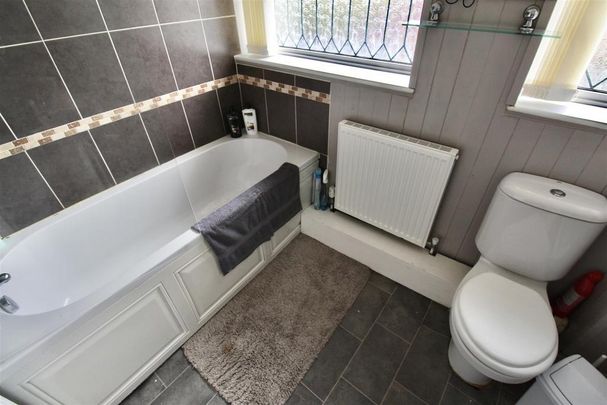 3 bedroom end of terrace house to rent - Photo 1