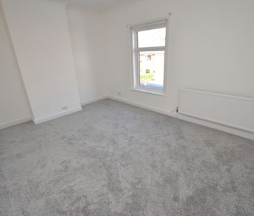 3 Bedroom Terraced House - Photo 2