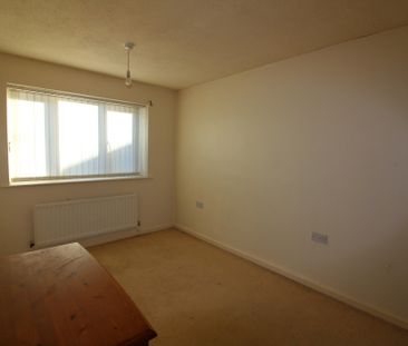 3 Bedroom Semi-Detached House - Photo 4