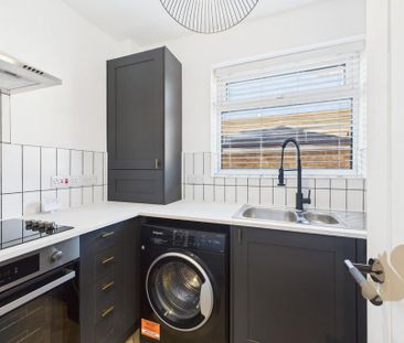 1 bedroom in a house share to rent - Photo 6