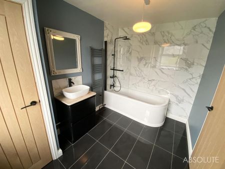 2 bedroom end of terrace house to rent - Photo 3