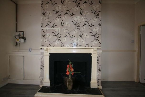 2 bedroom ground floor flat to rent - Photo 1