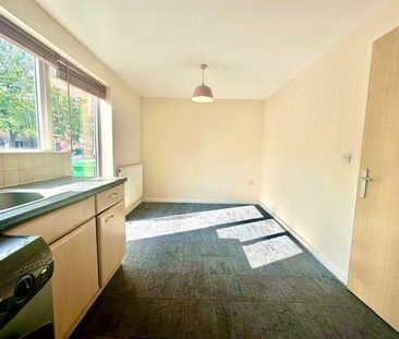 2 bedroom end of terrace house to rent - Photo 5