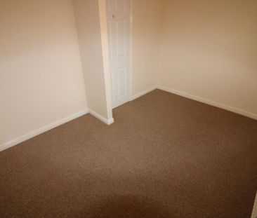3 bedroom end of terrace house to rent - Photo 3
