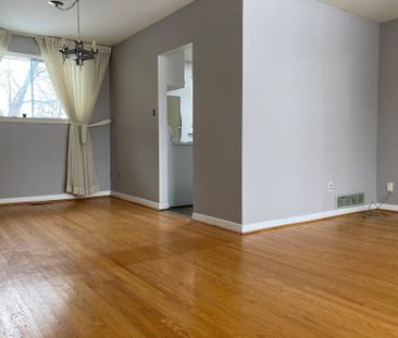 For Lease - 30 Roseglen Crescent Unit# Upper Unit, Toronto, Ontario - Photo 2