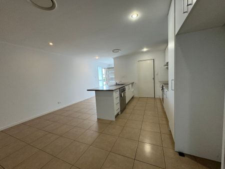 &ast;&ast;Charming 3-Bedroom Duplex in Moranbah &ast;&ast; - Photo 2