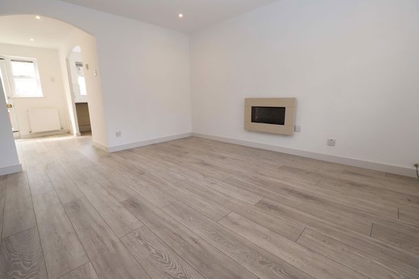 Lakeland Crescent, Bury - Photo 1