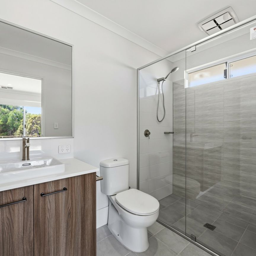 New Build Home with Large Rear Yard! - Photo 1