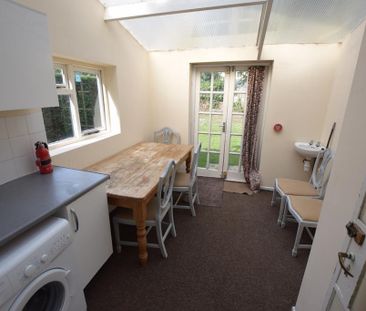 5 bedroom semi-detached house to rent - Photo 3