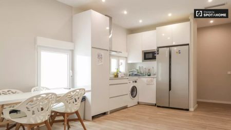 Room in a shared 5-bedroom apartment for rent in Getafe - Photo 5