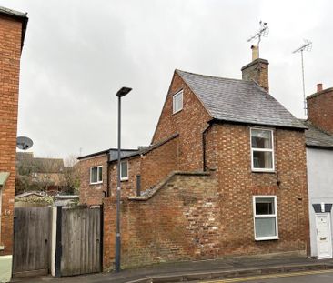 2 bedroom semi-detached house to rent - Photo 2
