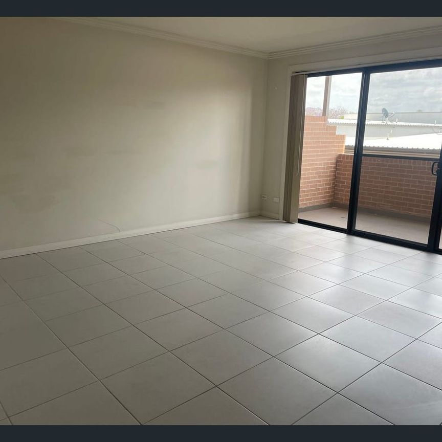 Modern 2-Bedroom Apartment in Prime Location - Photo 1