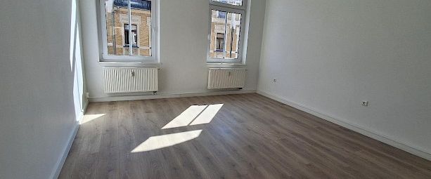 Neu renovierte 4-Zimmer-Wohnung mit Balkon am Stadtrand von Plauen! - Foto 1