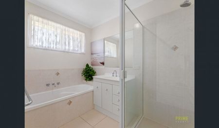 3 Bedroom House plus large multi purpose room - Photo 3