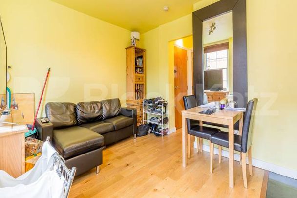 Located on the cusp of Angel & Clerkenwell is this cosy 1 bedrorom - Photo 1