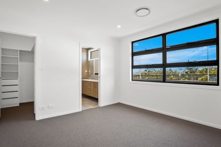 Beautiful 3 Bedroom Home - Photo 5