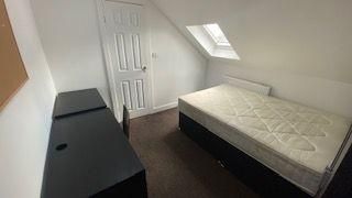 1 bedroom in a house share to rent - Photo 2