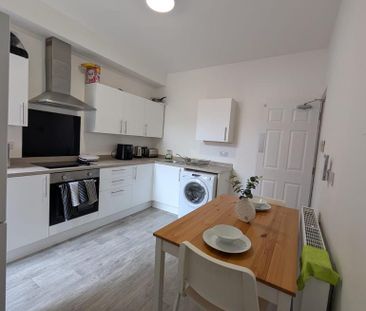 1 bedroom in a house share to rent - Photo 5