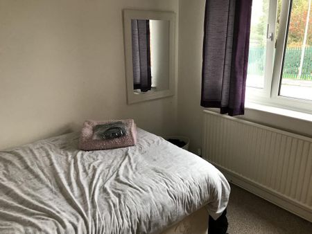 4 bedroom terraced house to rent - Photo 4