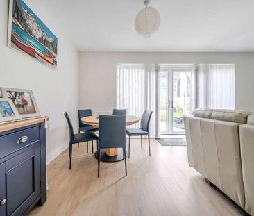 Buckthorn Grove, Cranleigh, Surrey, GU6 - Photo 3