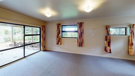 Awapuni - 4 Bedrooms - Photo 2