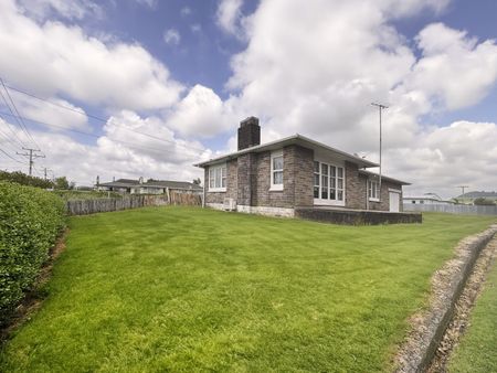 Spacious Three-Bedroom Family Home - Fordlands - Photo 5