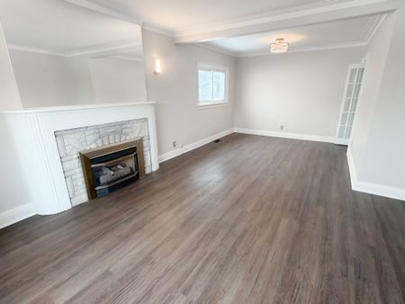 For Lease - 3 Davies Crescent, Toronto, Ontario - Photo 2