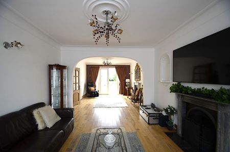 4 bedroom Detached house to rent - Photo 5