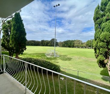 Sun-Drenched Renovated Apartment - Photo 5