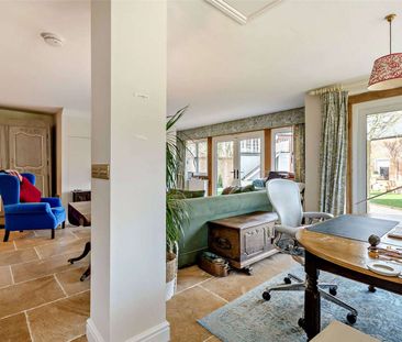 Five bedroom family home with self contained one bedroom annexe. - Photo 5