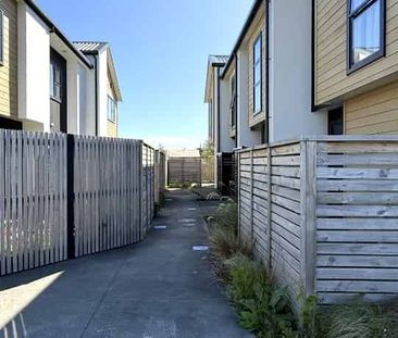 Modern 2-Bedroom Townhouse in Lower Hutt - Photo 5