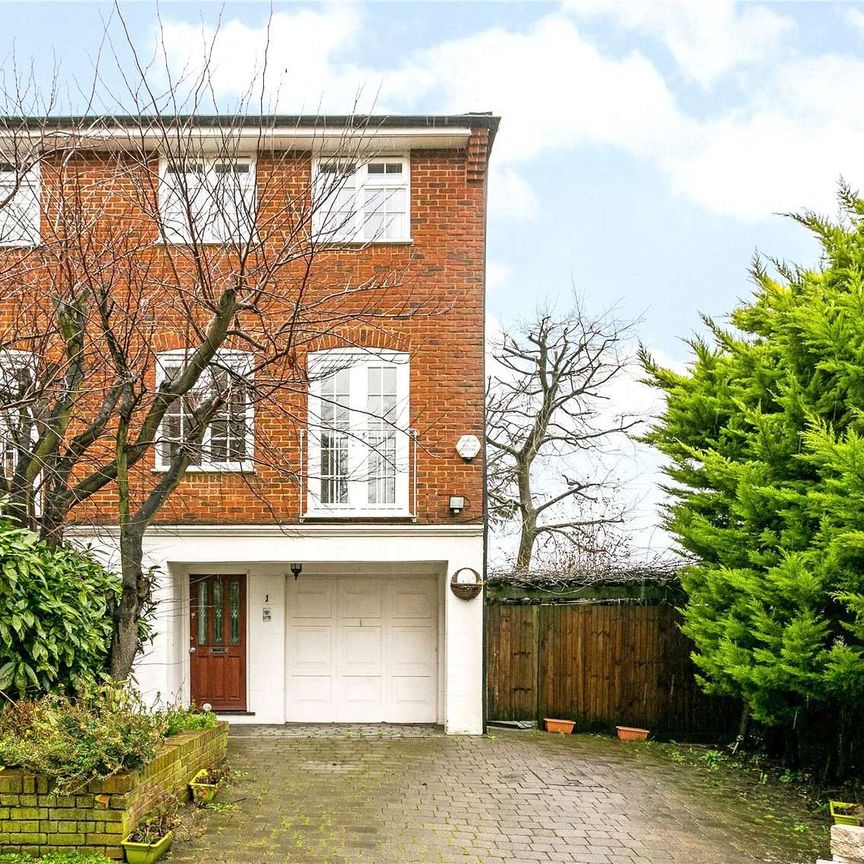 A spacious three bedroom semi-detached townhouse located in a quiet cul-de-sac and only a short distance to Northwood High Street. Available end of March and offered unfurnished. - Photo 1