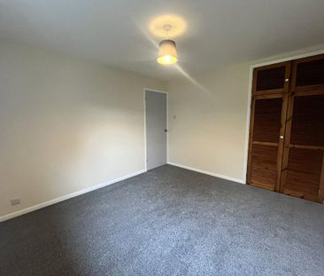 3 bedroom link detached house to rent - Photo 3