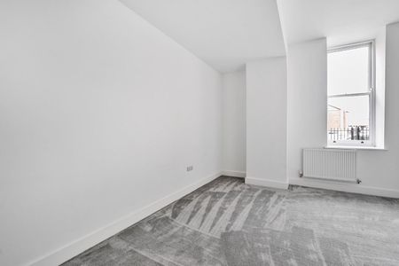 2 bedroom Flat To Let Total Size: 877 SQ FT - Photo 2