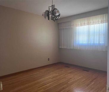 For Lease - 10 Laskay Cres Upstair N/A, Toronto, Ontario - Photo 4