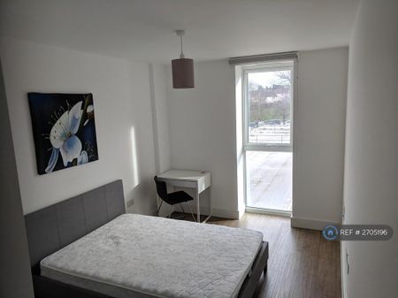 2 bedroom flat to rent - Photo 3