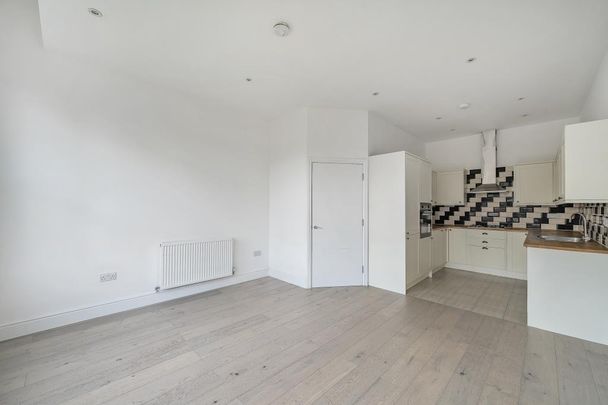 3 bedroom flat to rent - Photo 1