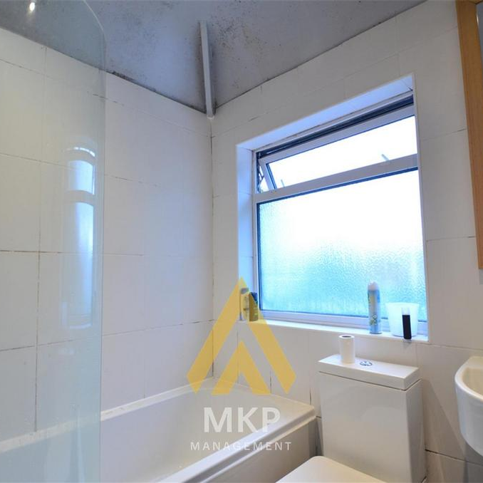 4 bedroom semi-detached house to rent - Photo 1