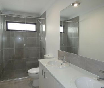 3 BEDROOM LOW MAINTENANCE TOWNHOUSE! - Photo 2