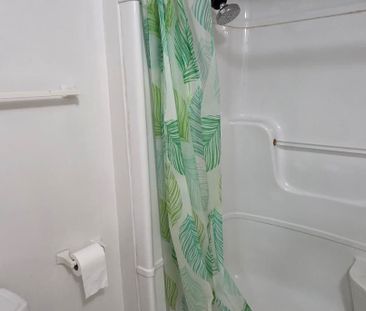 For Lease - 21 Fernbank Place, Whitby, Ontario - Photo 6