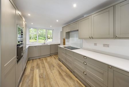 4 bedroom detached house to rent - Photo 4