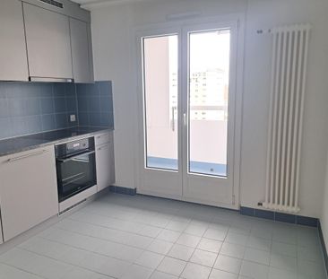 RENOVATED APARTMENT WITH BALCONY AND ELEVATOR - Foto 3