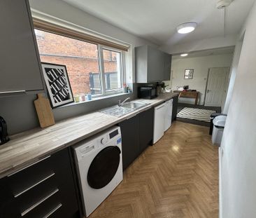 3 bedroom terraced house to rent - Photo 5